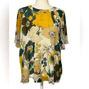 Ladies Cynthia Rowley yellow floral blouse size M short sleeve.